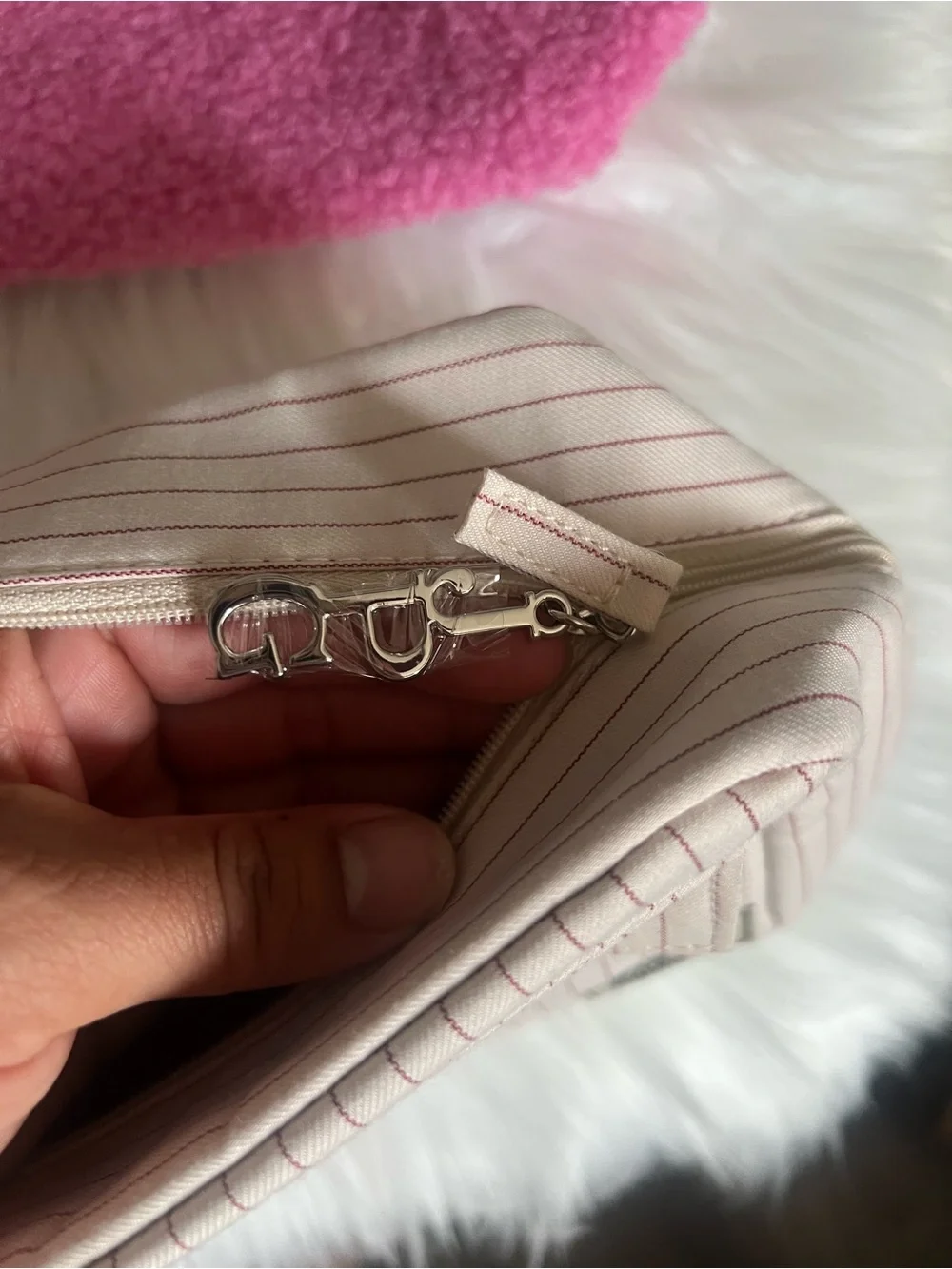 4 cosmetic bags